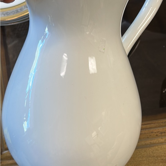 Gorgeous White Vase Set - Picture 2 of 4